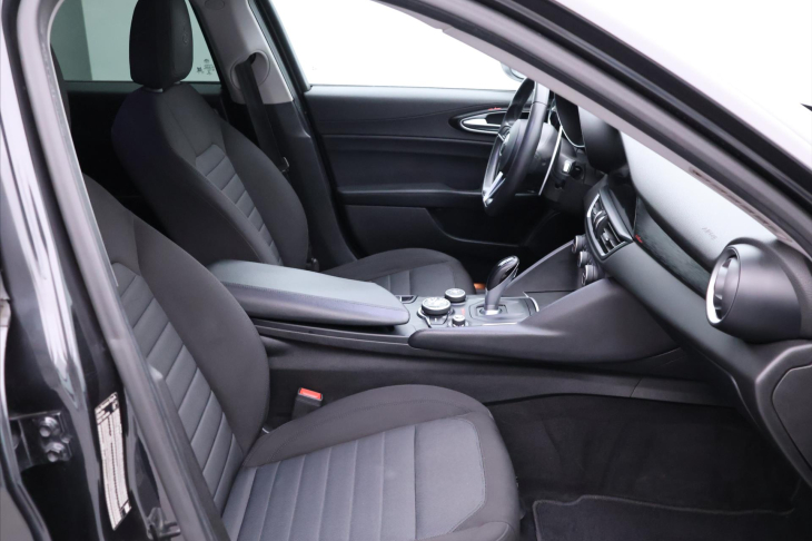 Alfa Romeo Giulia 2,1 JTD 110kW Aut. Navi Xenon