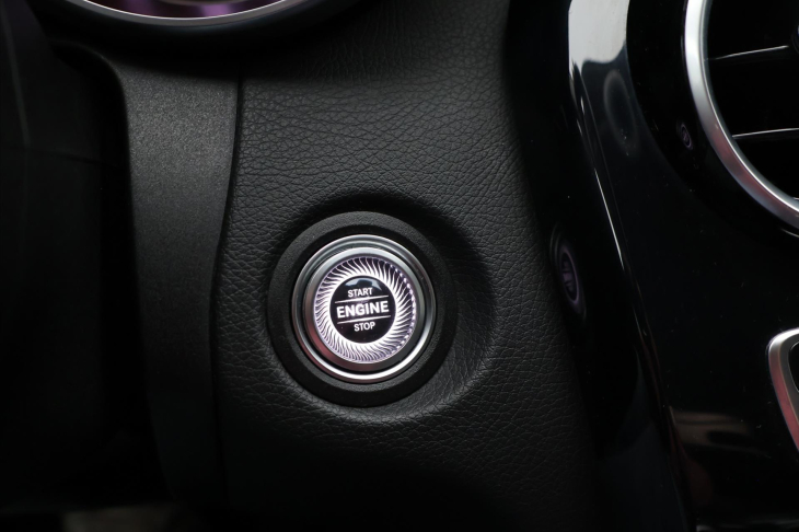 Mercedes-Benz Třídy C 1,6 C180 115 kW Full LED