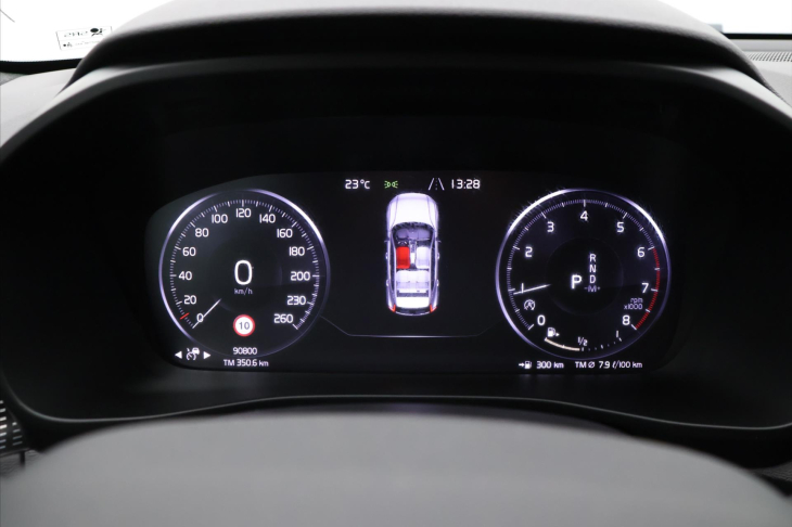Volvo XC40 2,0 T4 Drive-E 140kW CZ R-Design
