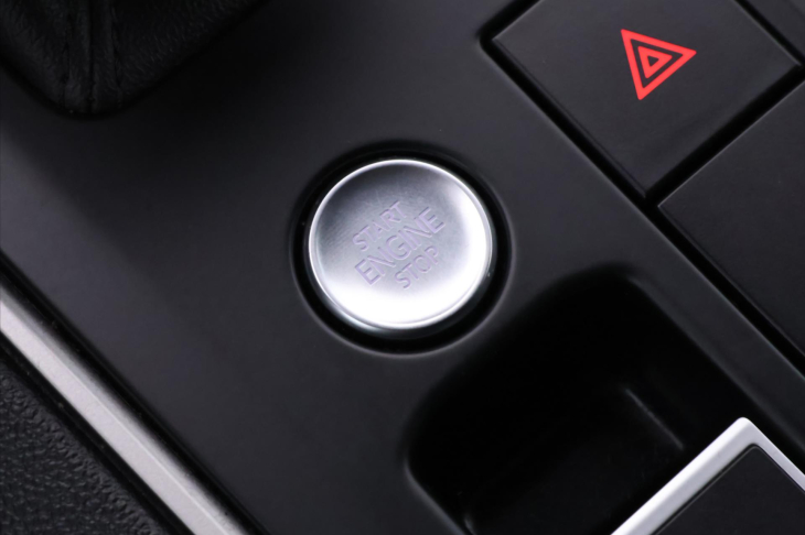 Volkswagen Touareg 3,0 TDI 170kW DSG 4M LED CZ