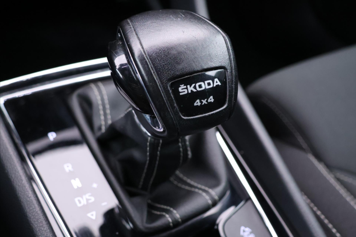 Škoda Karoq 2,0 TSI DSG 4x4 Sportline DPH