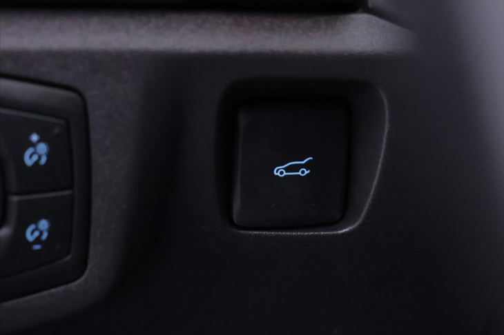 Ford Mondeo 2,0 TDCi 132kW 4x4 CZ Titanium