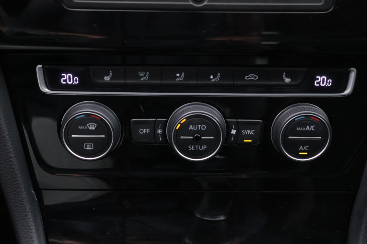 Volkswagen Golf 1,4 TSI Highline Serv.kniha