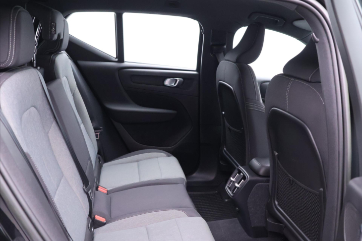 Volvo XC40 2,0 B4 145kW DCT Plus Dark DPH