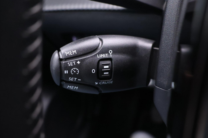 Peugeot 2008 1,2 PT Allure LED 1.Maj DPH