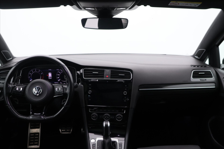 Volkswagen Golf 2,0 TSI 221kW R 4x4 DynAudio