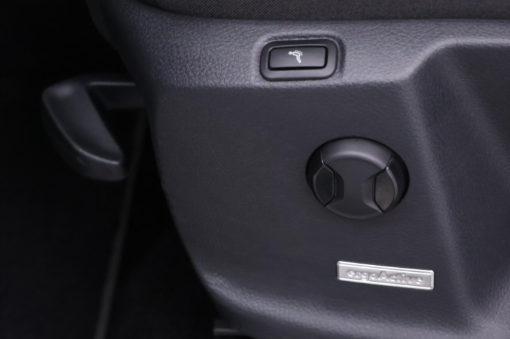 Volkswagen Touran 2,0 TDI 90kW Highline CZ DPH