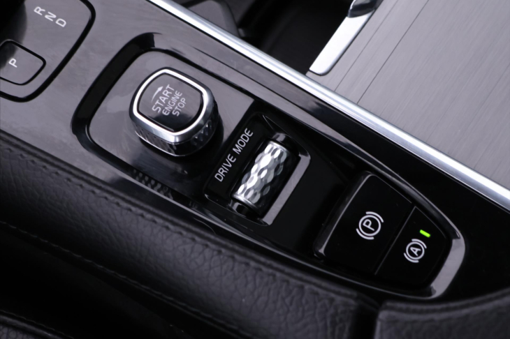 Volvo XC90 2,0 D5 173 kW AWD Momentum DPH