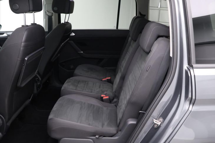 Volkswagen Touran 2,0 TDI DSG Parorama Navi