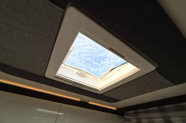 CI Caravans International Ostatní 2.0 CI Magis Plus 84 CZ DPH obytný automobil