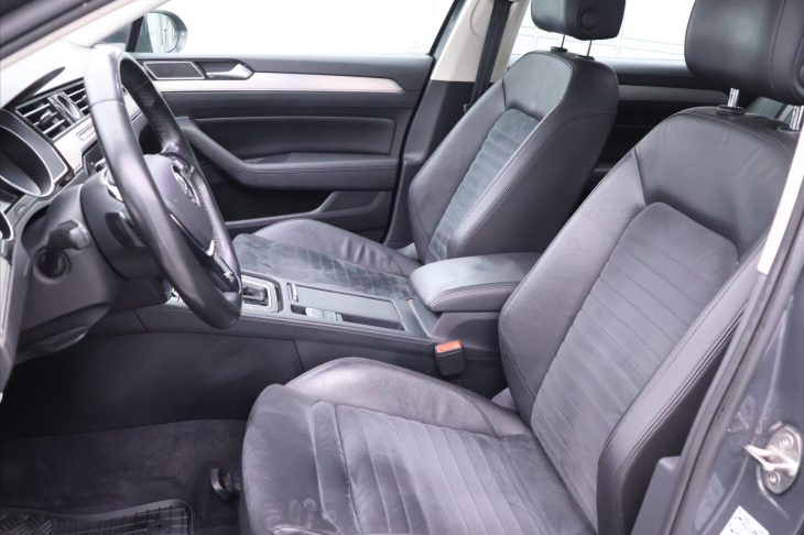 Volkswagen Passat 2,0 TDI DSG CZ Highline DPH