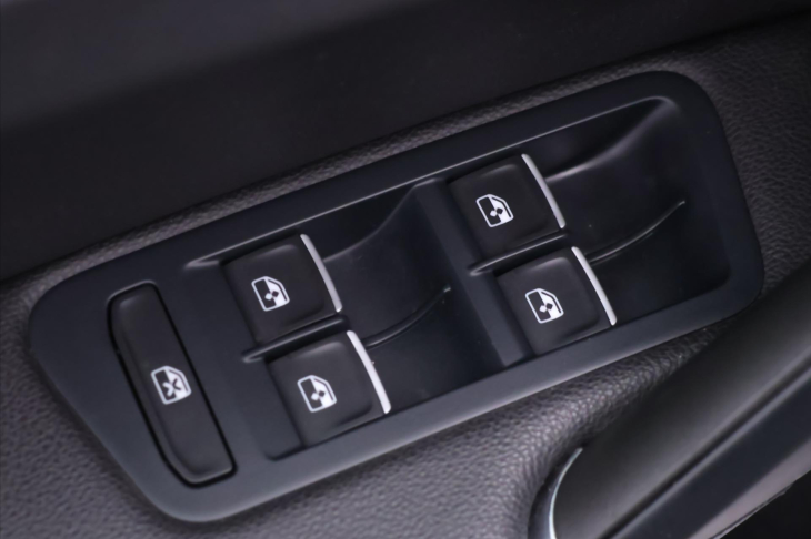 Volkswagen Golf 2,0 TSI R 228kW 4Motion Panorama