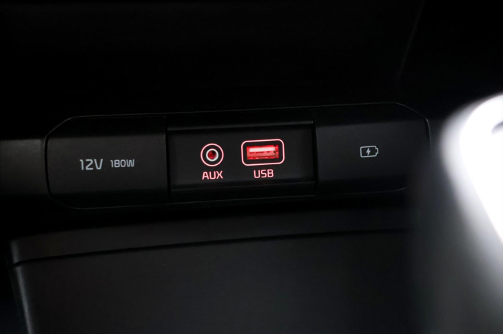 Kia Ceed 1,4 i 73 kW Exclusive CZ DPH