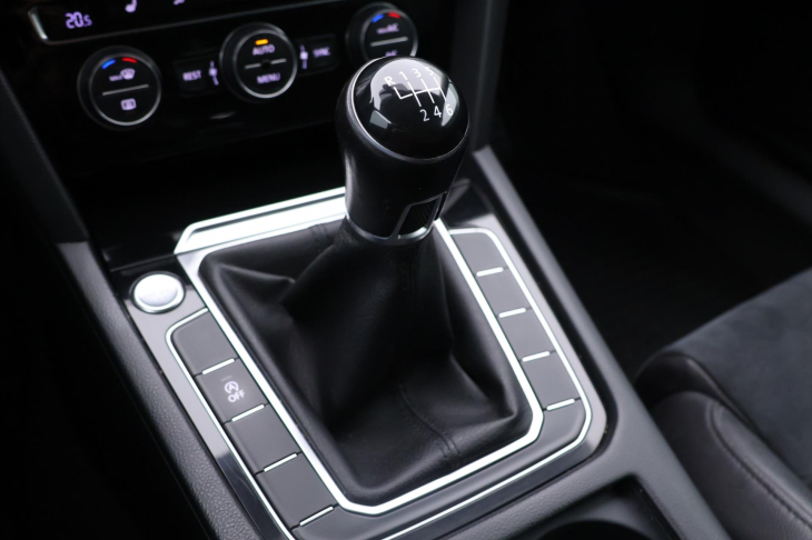 Volkswagen Passat 2,0 TDI 110kW Highline LED CZ