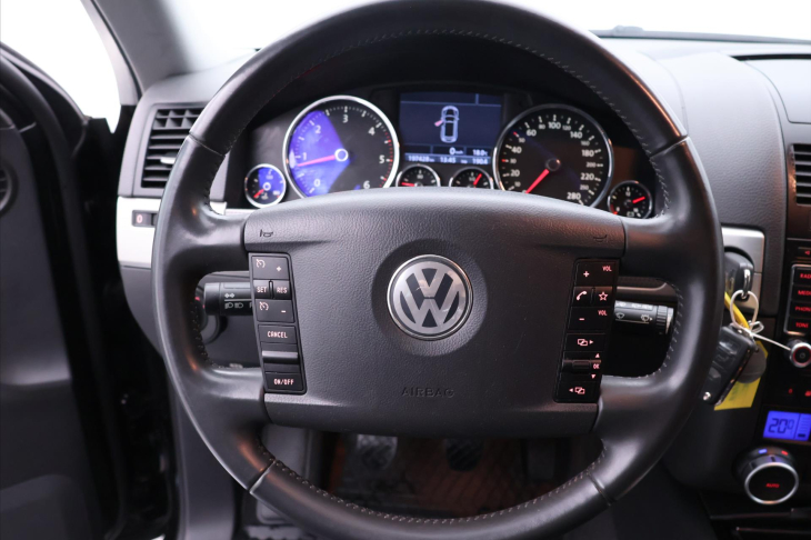 Volkswagen Touareg 3,0 TDi 176kW CZ 4M Serv.kniha