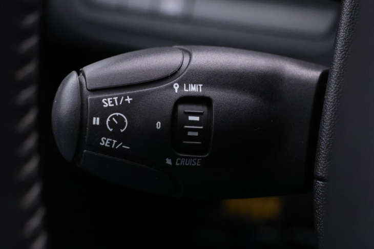 Peugeot 2008 1,2 PT 61kW CZ Klima Panorama