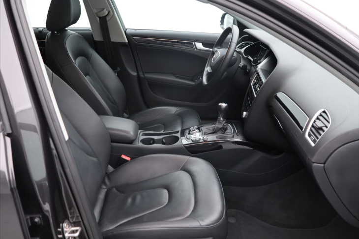 Audi A4 2,0 TDi 100kW Kůže Pano Navi