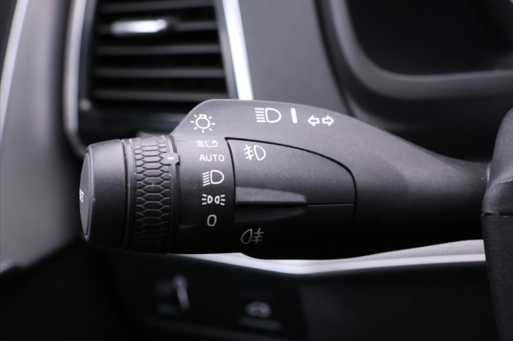 Volvo XC90 2,0 D5 Aut. AWD CZ R-Design