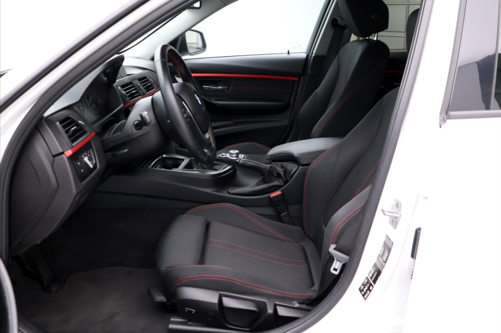 BMW Řada 3 2,0 320i 135kW CZ xDrive Sport