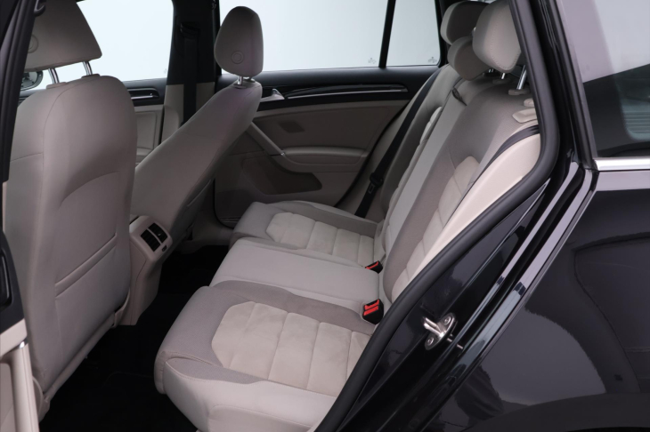 Volkswagen Golf 1,4 TSI 92kW DSG Highline