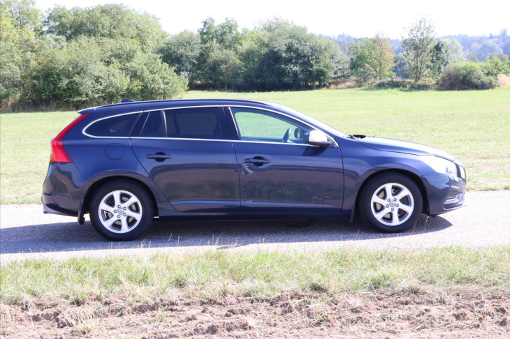 Volvo V60 2,4 D4 V5 Aut. AWD R-design