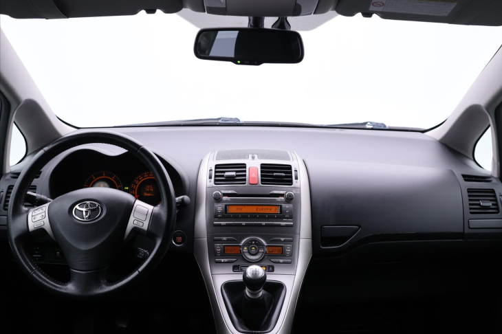 Toyota Auris 2,0 D-4D 93kW Xenon Tažné