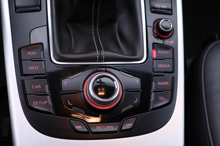 Audi A4 2,0 TDI 105kW S-line Navi Xenon