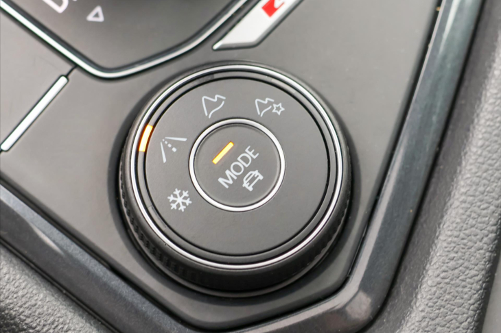 Volkswagen Tiguan 2,0 TDI DSG 4x4 CZ DPH R-Line