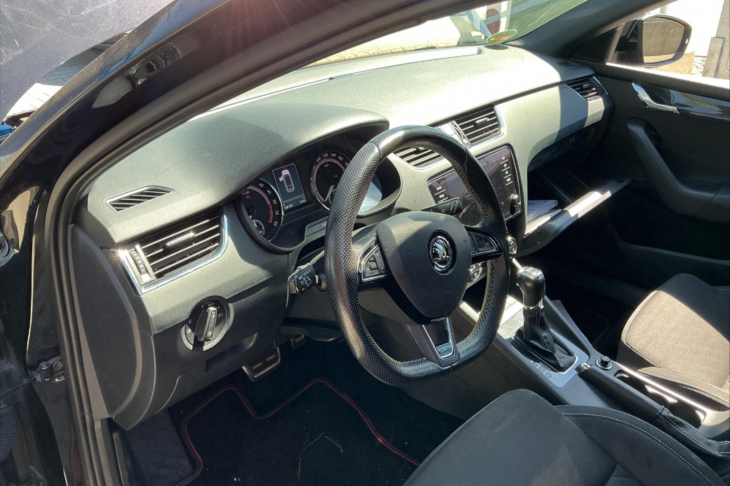 Škoda Octavia 2,0 TDI 135kW DSG LED 1.Maj RS