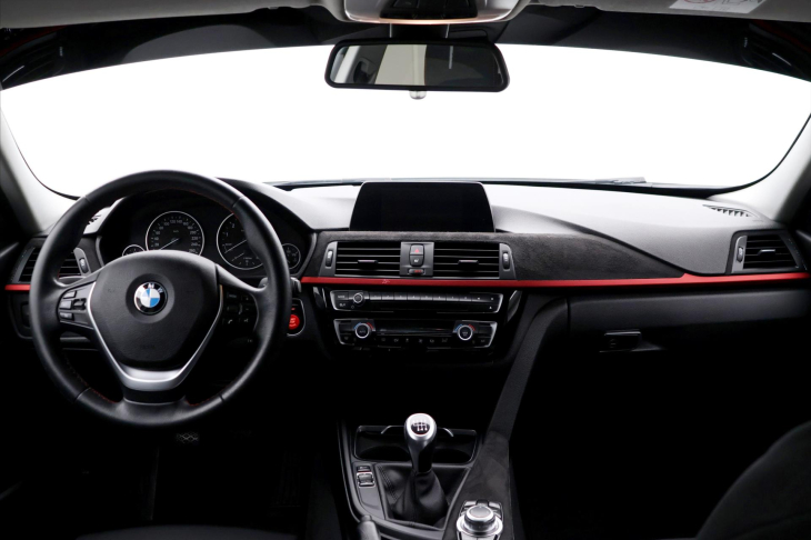 BMW Řada 3 2,0 320i 135kW CZ xDrive Sport