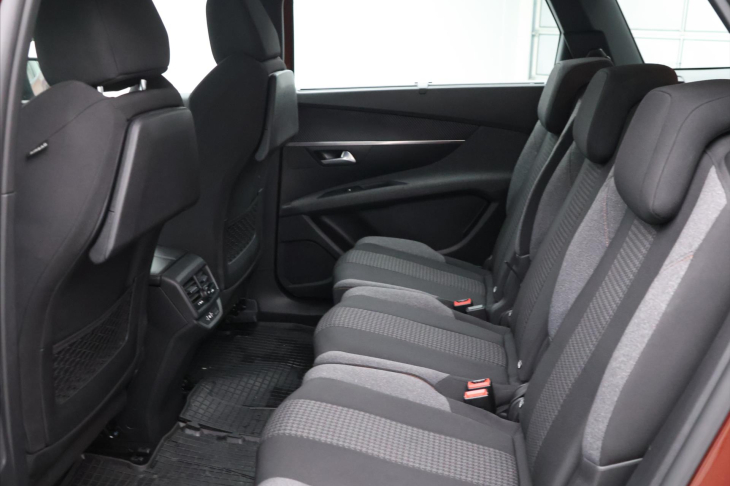 Peugeot 5008 1,5 HDI 96kW 7-Míst CZ DPH
