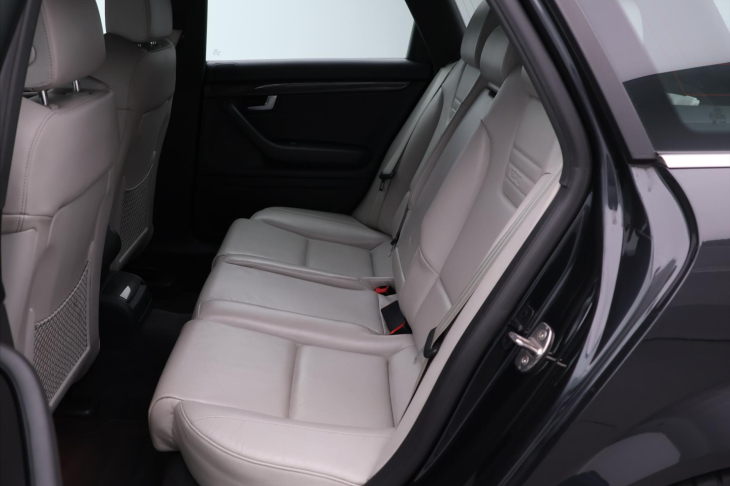 Audi S4 4,2 V8 253kW Quattro Recaro