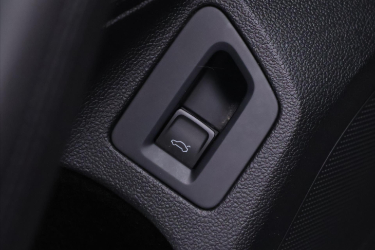 Volkswagen Passat 2,0 TDI 110kW 4M R-line LED