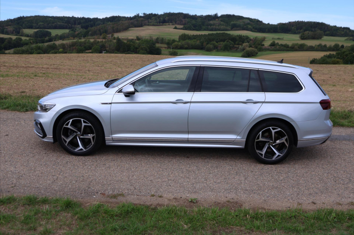Volkswagen Passat 2,0 TDI DSG R-LINE Matrix
