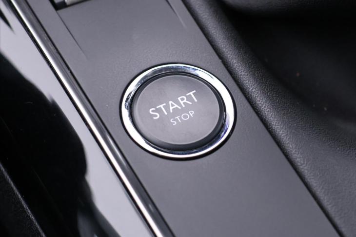 Peugeot 5008 1,5 HDI 96kW Allure CZ 7-Míst