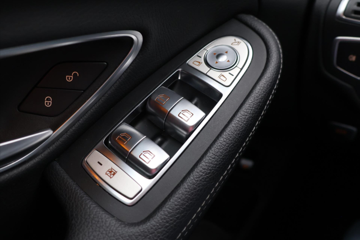 Mercedes-Benz Třídy C 1,6 C180 115 kW Full LED
