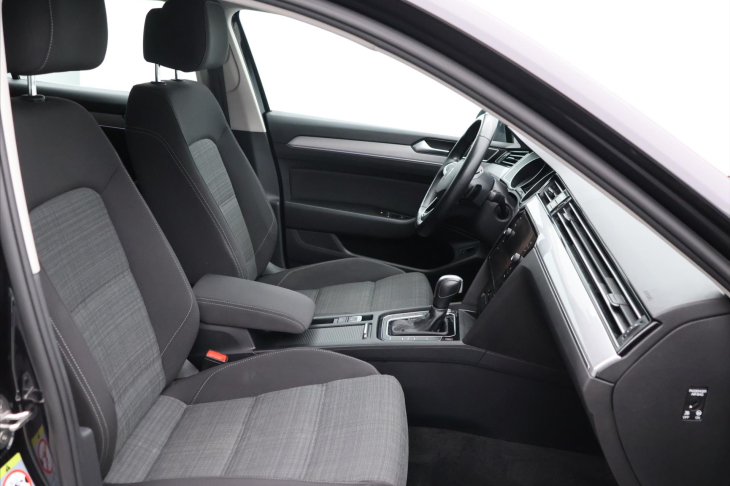 Volkswagen Passat 2,0 110kW BMT DSG Business Variant