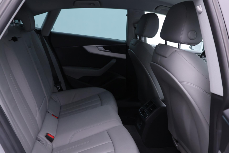 Audi A5 2,0 40TFSI 140kW Aut. LED Kůže