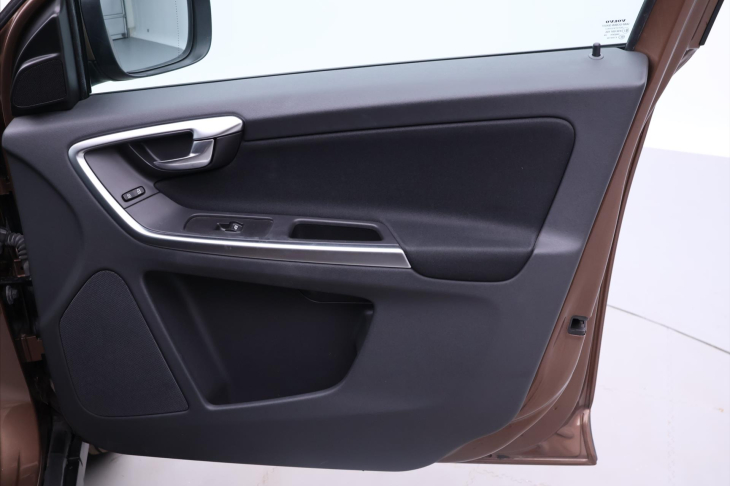 Volvo XC60 2,4 D5 151kW AWD Kinetic CZ