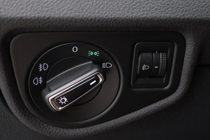 Volkswagen Touran 1.4 TSI 110kW DSG 7-Míst 1.Maj.