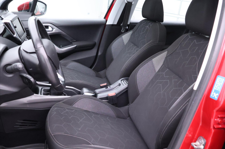 Peugeot 2008 1,2 PT 61kW CZ Klima Panorama