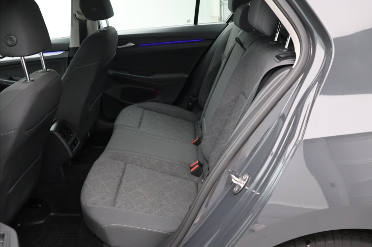 Volkswagen Golf 1,0 TSI 81KW LIFE Aut.klima CZ
