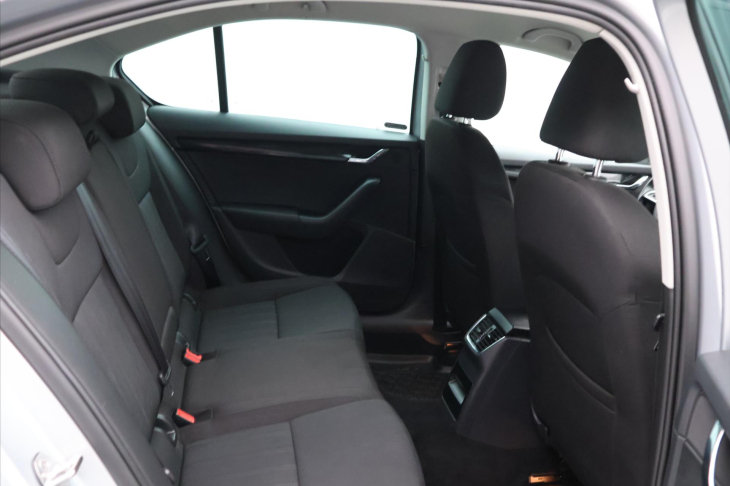 Škoda Octavia 1,6 TDI 85kW DSG CZ Style DPH