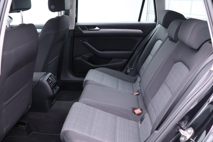 Volkswagen Passat 2,0 TDI 140kW DSG Business LED