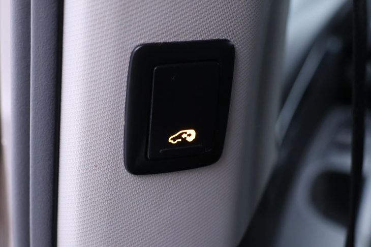 Volkswagen Sharan 2,0 TDI 4M CZ Highline DPH