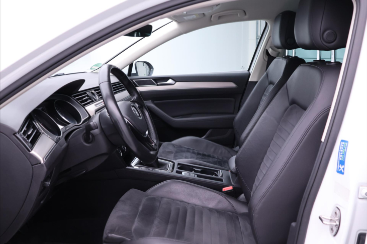 Volkswagen Passat 2,0 TDI R-line Highline