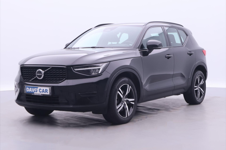 Volvo XC40 2,0 B4 145kW DCT Plus Dark CZ