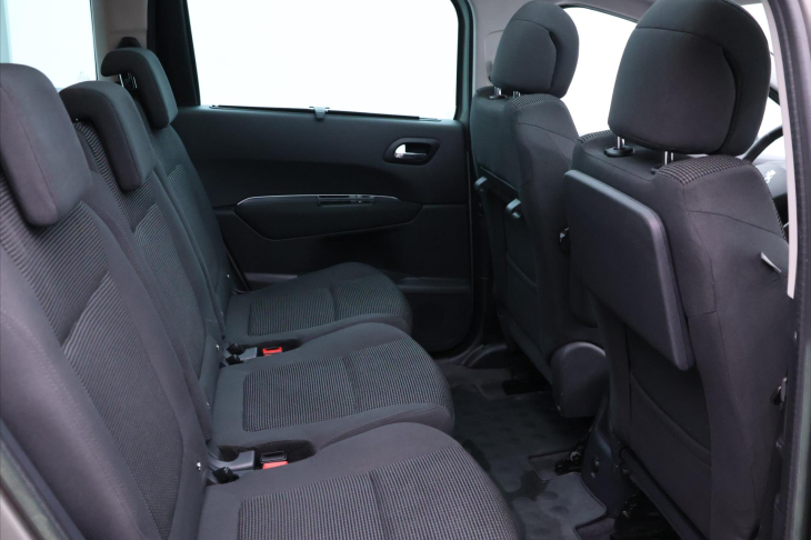 Peugeot 5008 1,6 HDI 82kW Family CZ