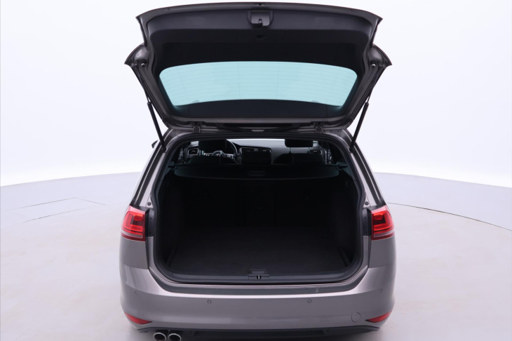 Volkswagen Golf 2,0 TDI 135kW DSG Serv.kniha