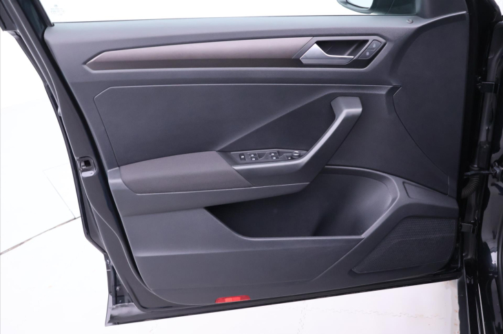 Volkswagen T-Roc 1,0 TSI 85kW Comfort 1.Maj DPH